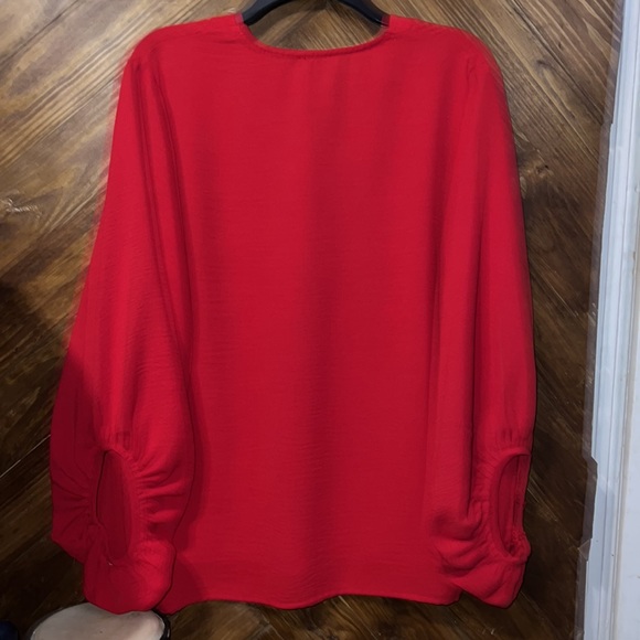 Cute Calstyle blouse❤️Size M. Color: Red - Picture 7 of 7